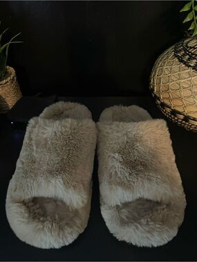 Anthropologie Plush Faux-Fur Slide Slippers in Light Taupe